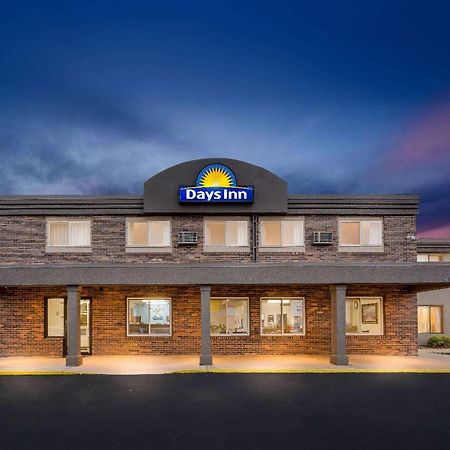 Days Inn By Wyndham Сиукс Фолс Екстериор снимка