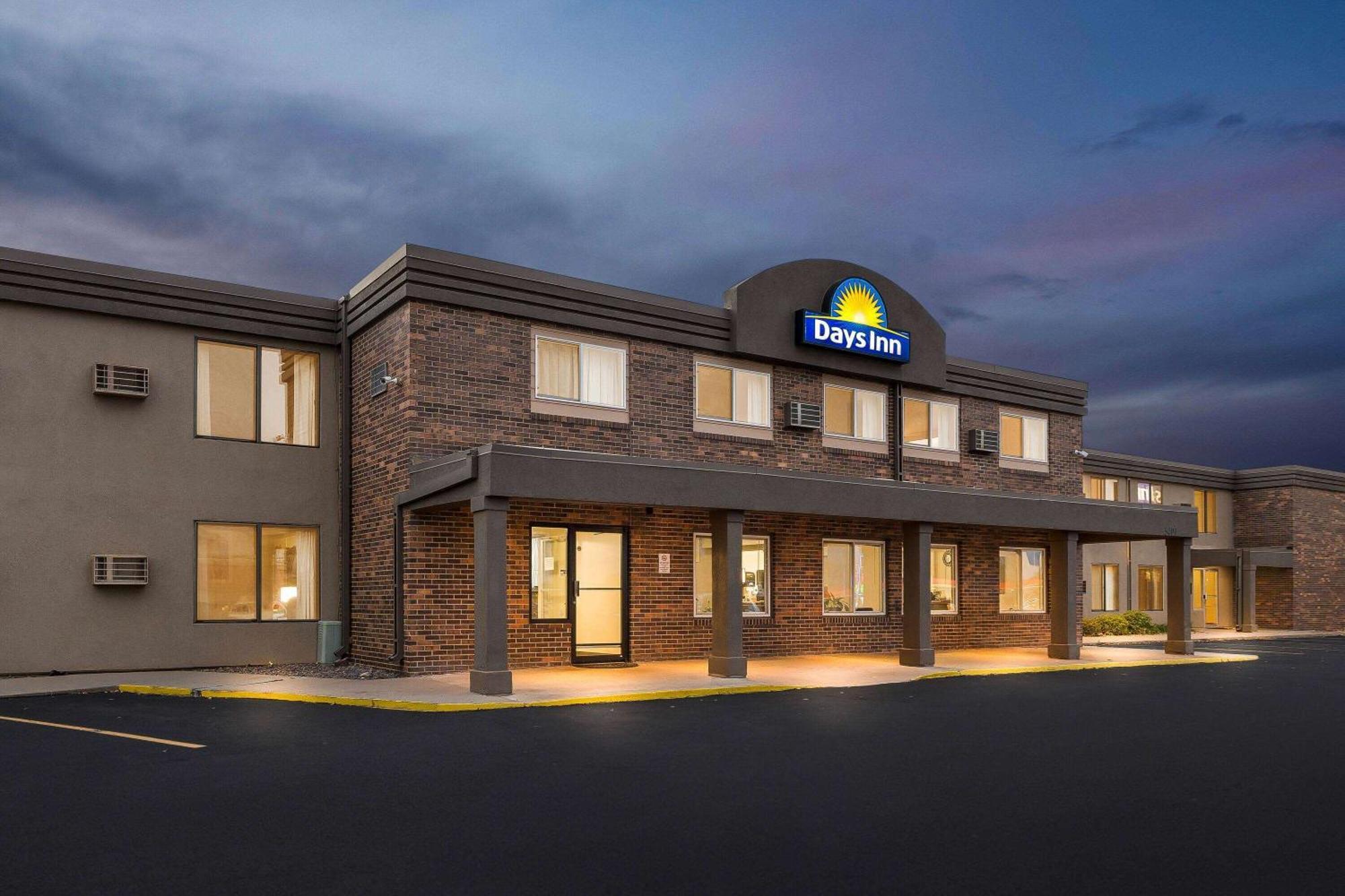 Days Inn By Wyndham Сиукс Фолс Екстериор снимка