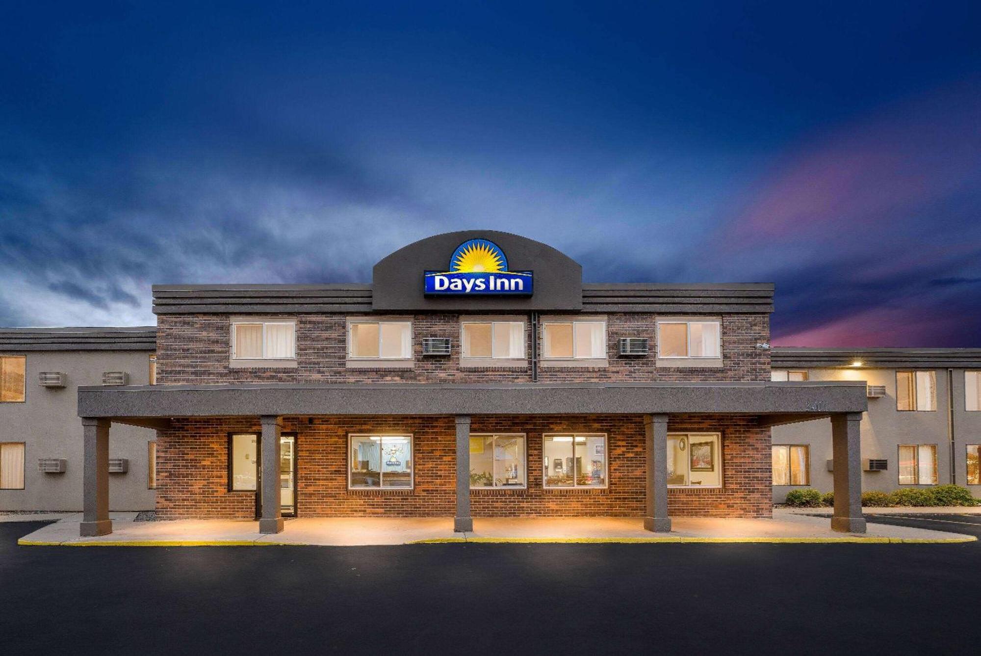 Days Inn By Wyndham Сиукс Фолс Екстериор снимка