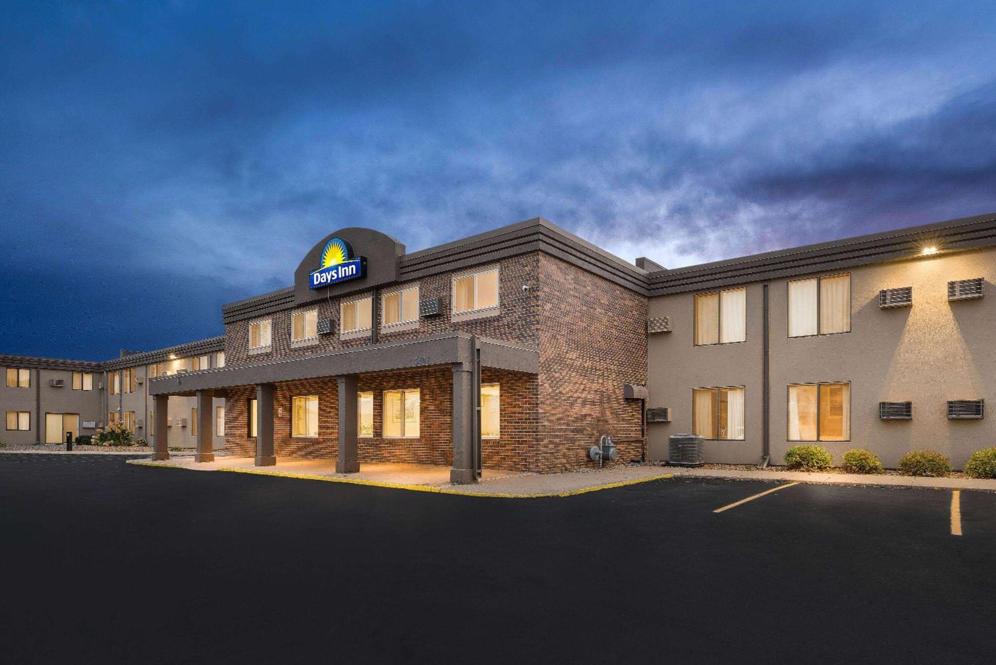 Days Inn By Wyndham Сиукс Фолс Екстериор снимка
