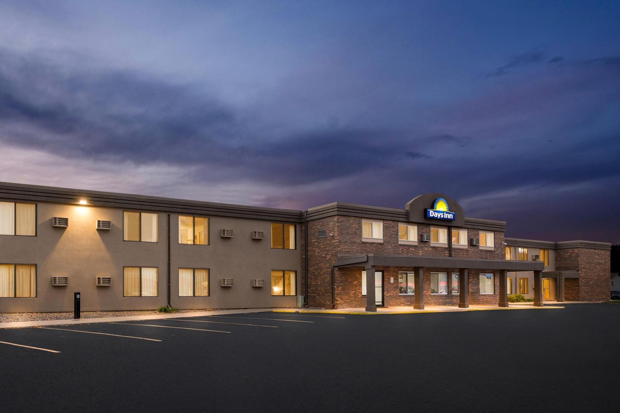Days Inn By Wyndham Сиукс Фолс Екстериор снимка